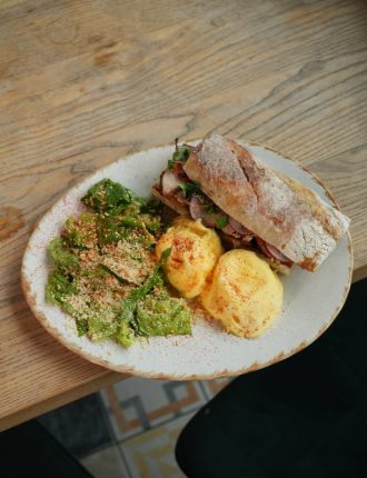 Сендвіч з індичкою пастрамі