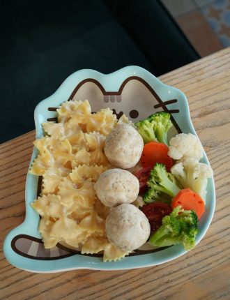 Курячі фрикадельки з макаронами